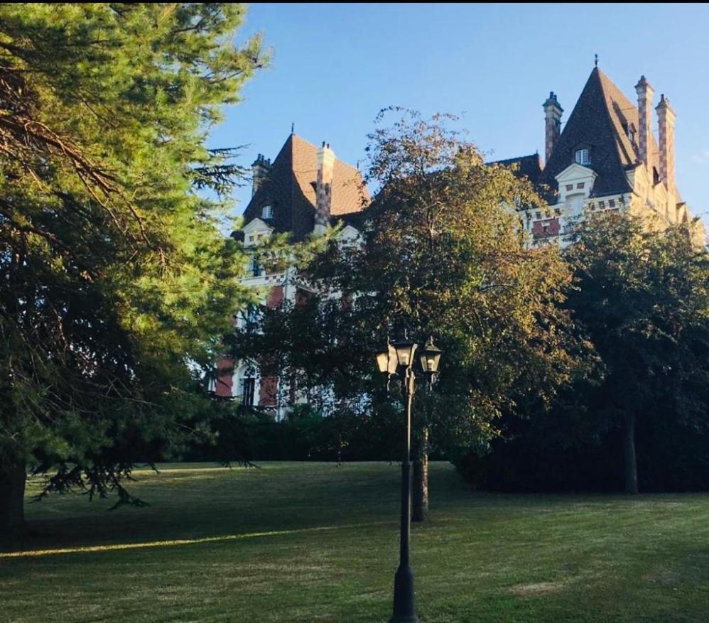 Un Dans Un Chateau *
